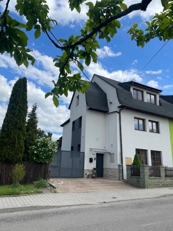 Apartment Dubnica Prejta 3 Dubnica nad Váhom Exterior photo
